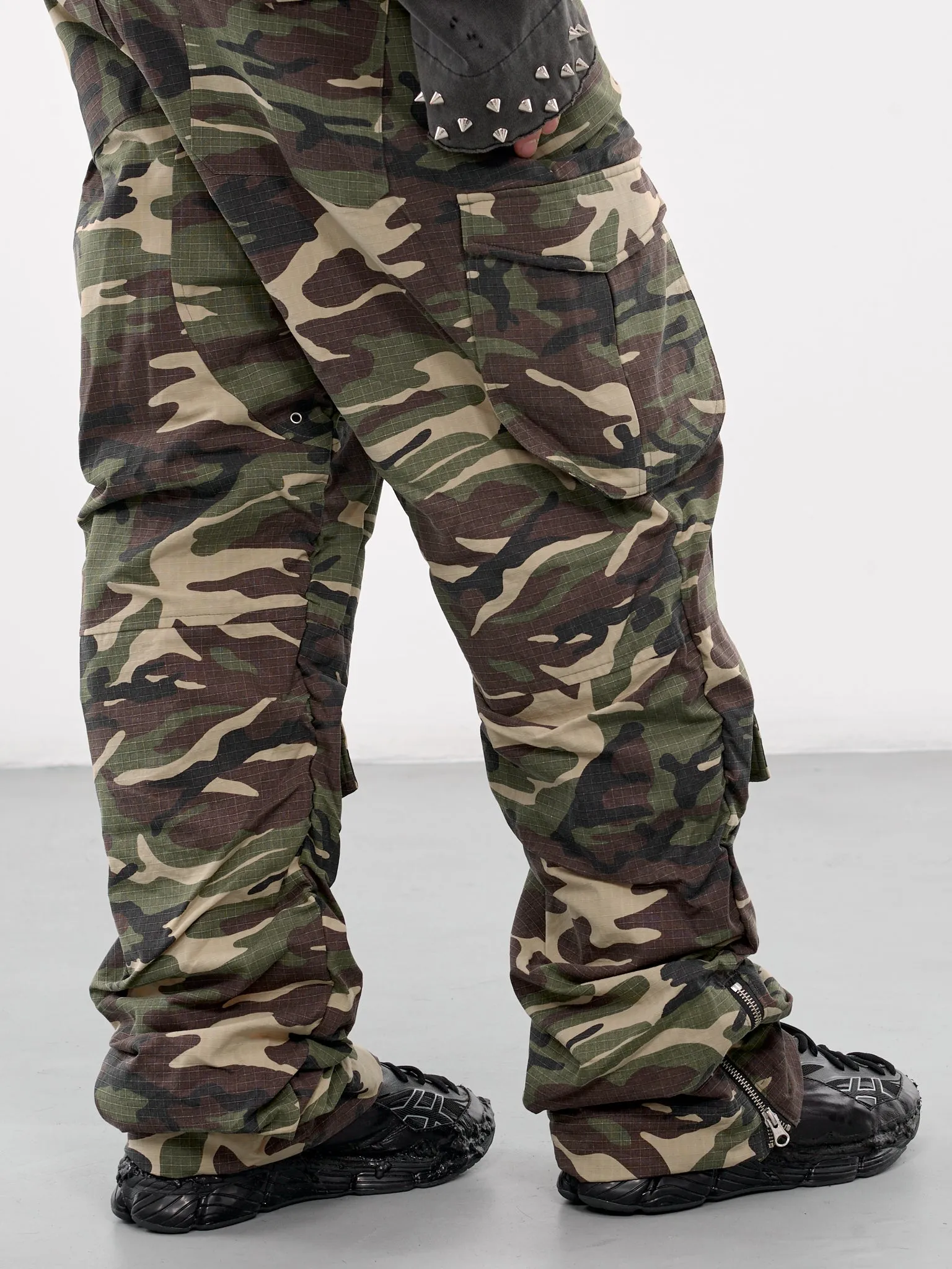 Reversible Padded Camouflage Cargo Pants (APA688M-MULTI)