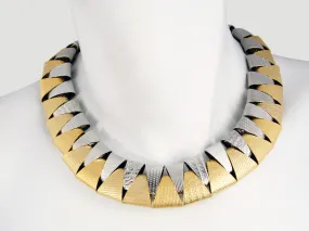 Two-Tone Round Collar