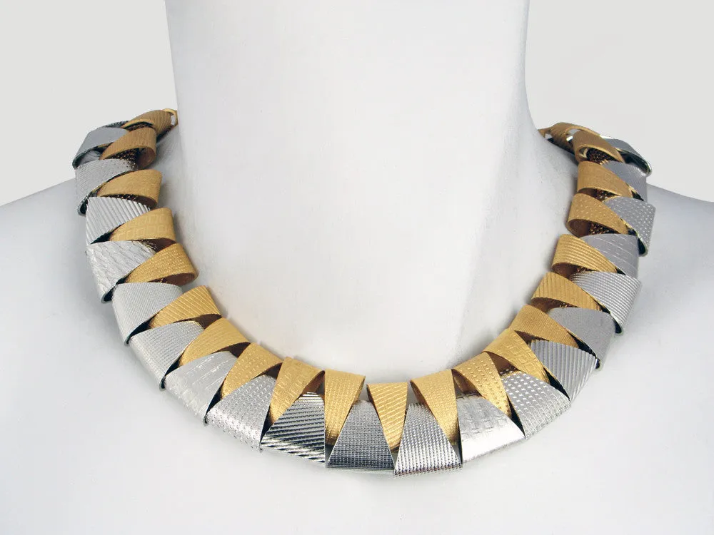 Two-Tone Round Collar